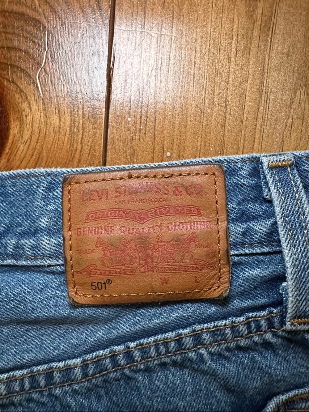Levis 501 Women's High Waisted Distressed Denim Shorts Size 26 - Picture 7 of 11
